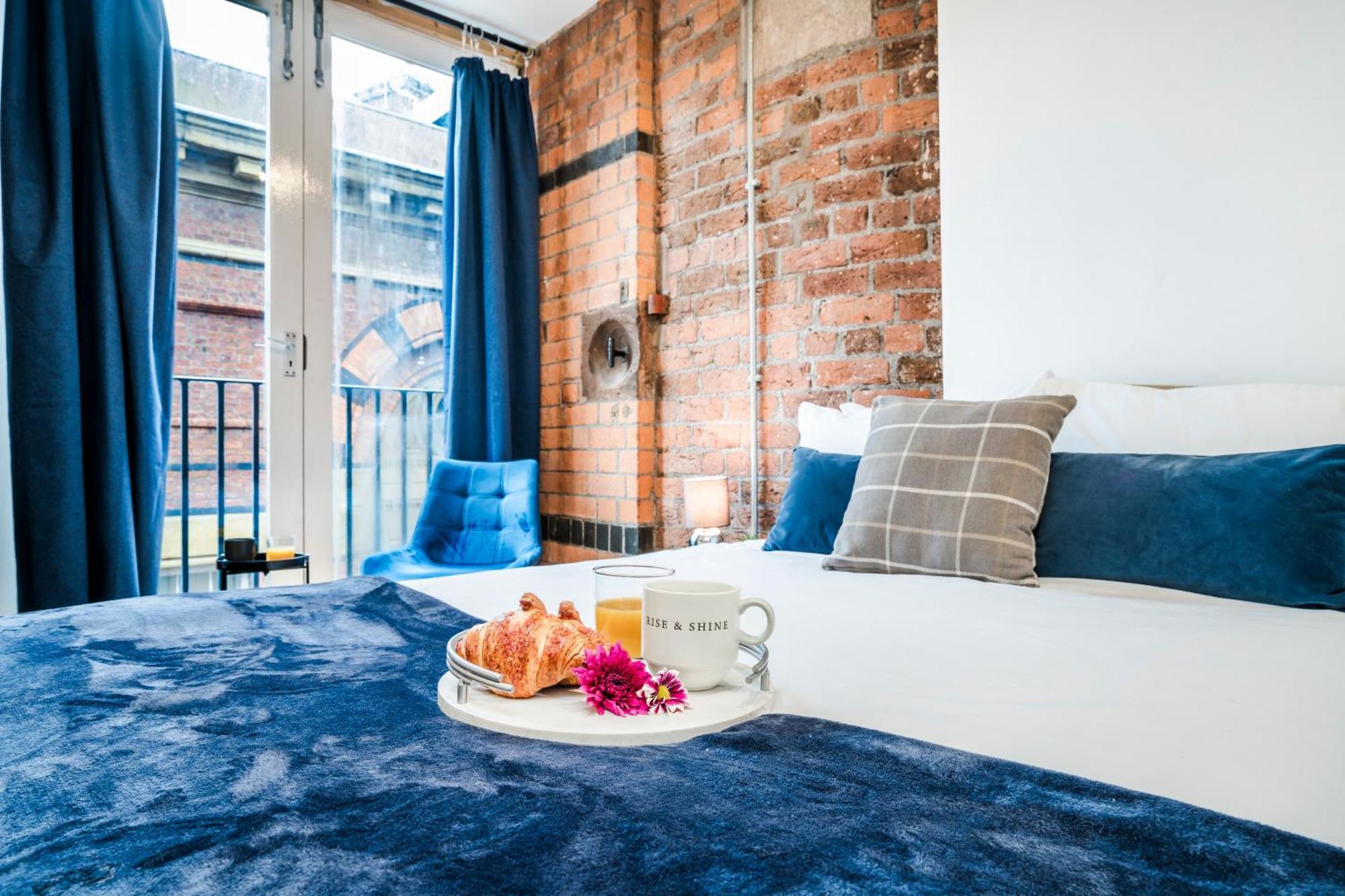 Cavern Quarters, Beautiful Two Bedroom City Centre Apartment By Garudy Serviced Apartments And Short Lets - Perfect For Longer Stays ليفربول المظهر الخارجي الصورة