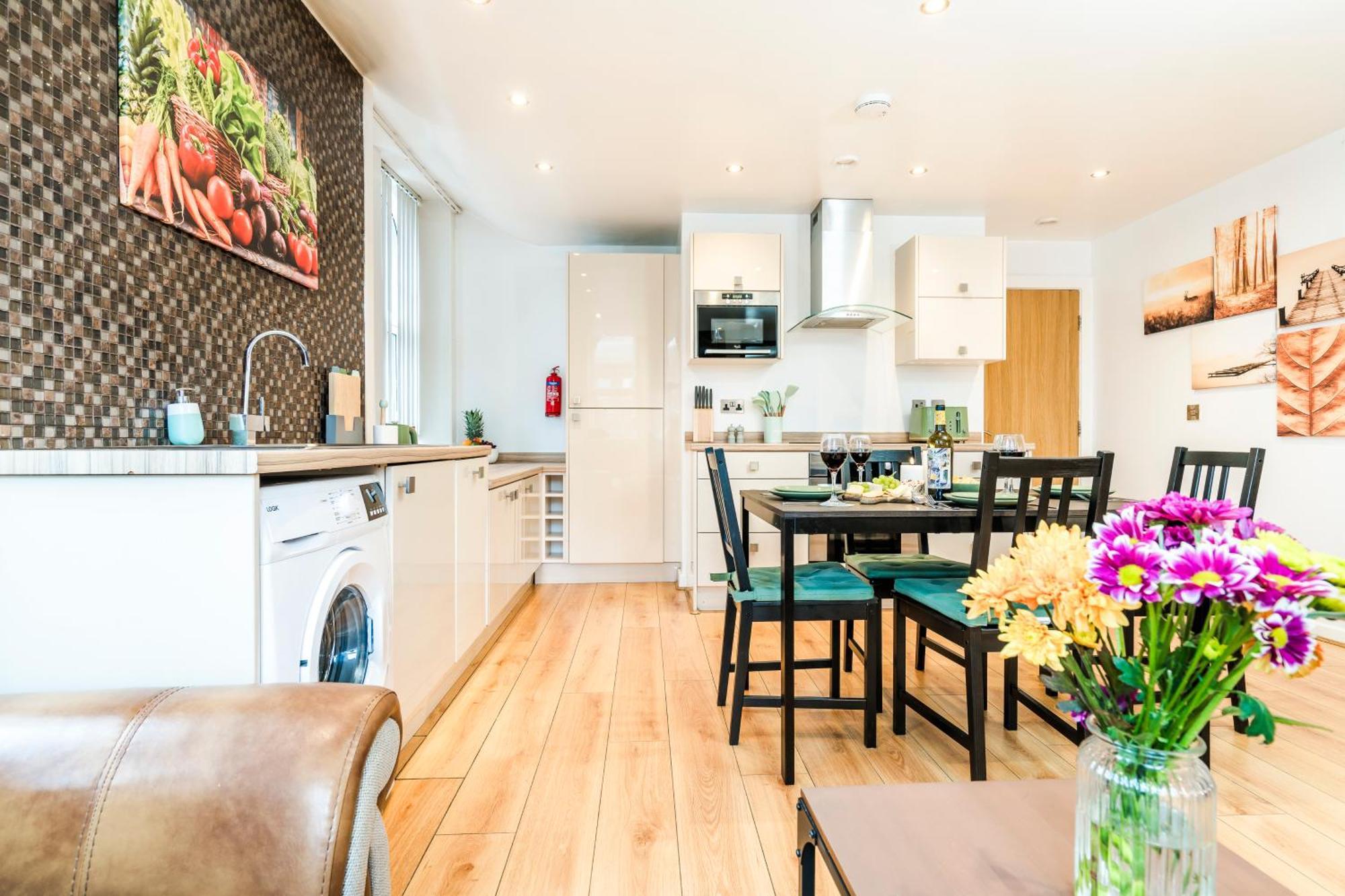 Cavern Quarters, Beautiful Two Bedroom City Centre Apartment By Garudy Serviced Apartments And Short Lets - Perfect For Longer Stays ليفربول المظهر الخارجي الصورة