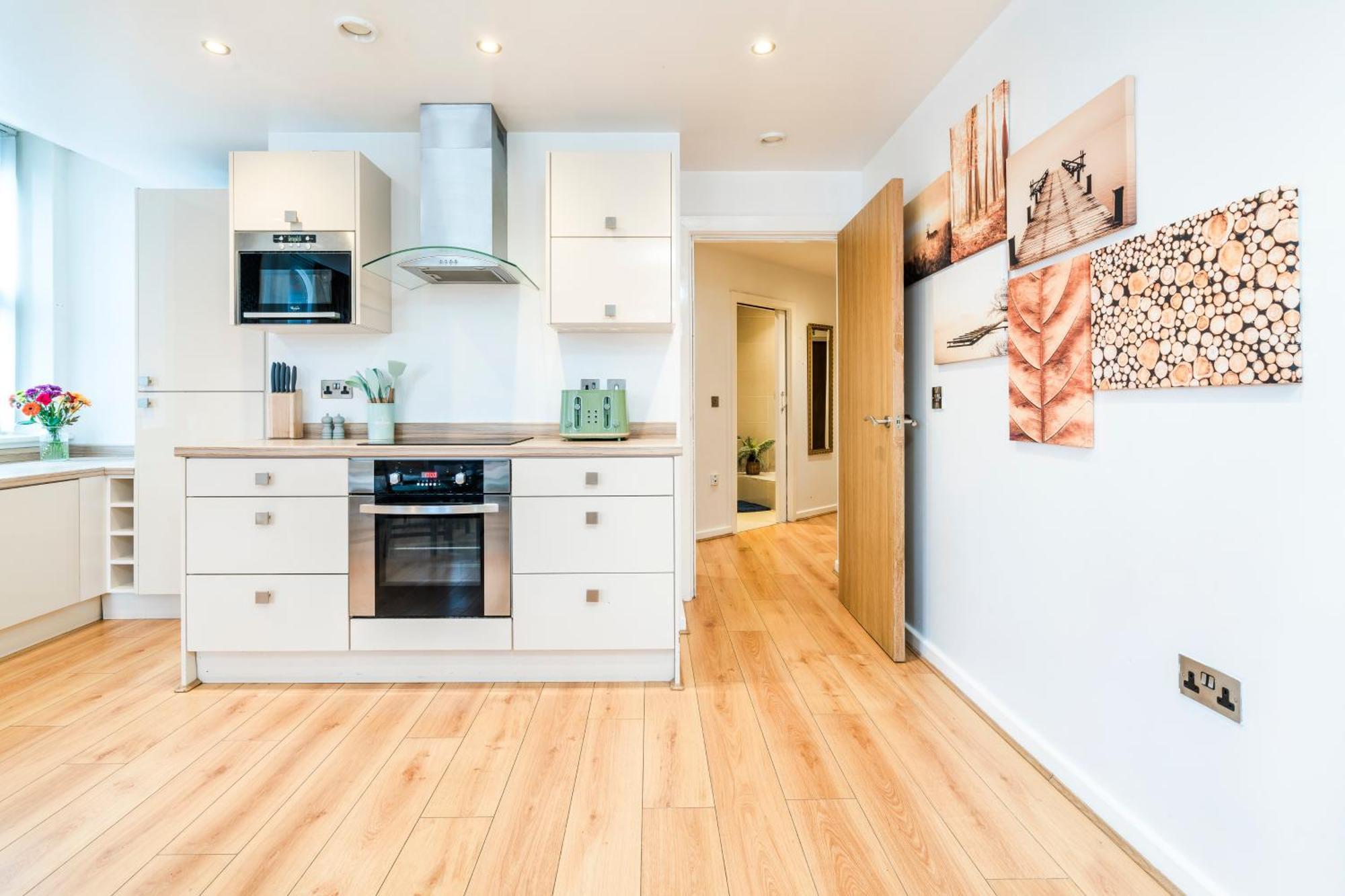 Cavern Quarters, Beautiful Two Bedroom City Centre Apartment By Garudy Serviced Apartments And Short Lets - Perfect For Longer Stays ليفربول المظهر الخارجي الصورة