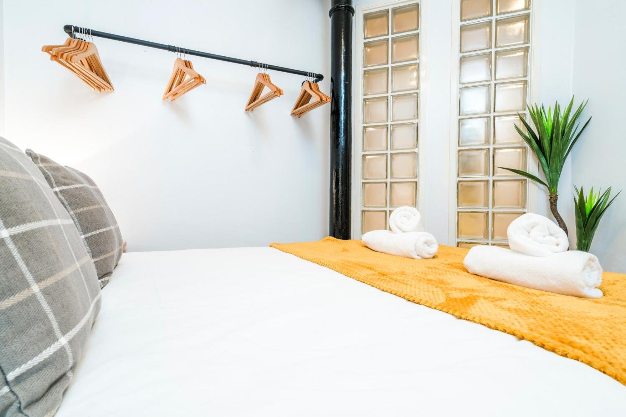 Cavern Quarters, Beautiful Two Bedroom City Centre Apartment By Garudy Serviced Apartments And Short Lets - Perfect For Longer Stays ليفربول المظهر الخارجي الصورة